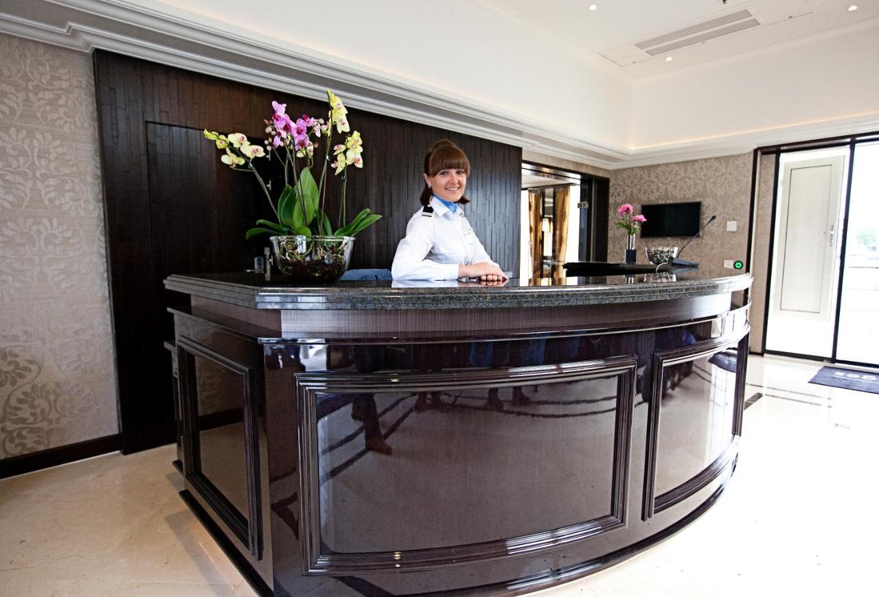 Select Ms Charles Dickens Neuss Hotel Exterior photo